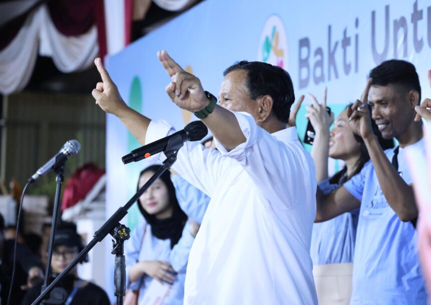 Capres 02, Prabowo Subianto menerima deklarasi dukungan dari Komunitas Bakti Untuk Rakyat di Rumah Kertanegara, Jakarta Selatan.