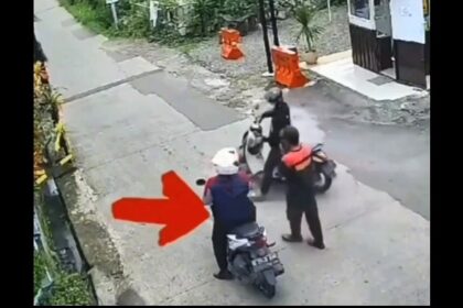 Aksi satpam menggagalkan pencurian sepeda motor (curanmor) di Kota Bandung.