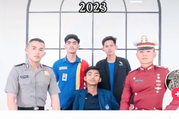 Karyawan Indomaret, Irvan Ersandi bersama teman sejak SMA. (Foto: Tangkapan Layar).