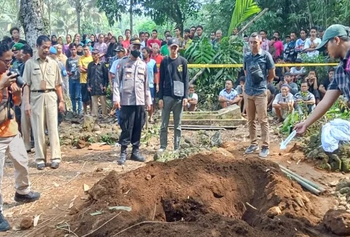 Kondisi makam gadis di Desa Binangun, Kecamatan Mrebet, Kabupaten Purbalingga (Gambar: tangkap layar).